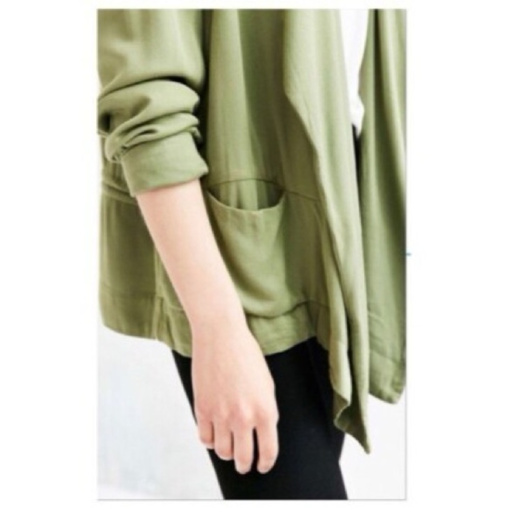 URBAN OUTFITTERS Kimchi Blue Green Shrug Elegant and Versatile Top - Picture 5 of 6